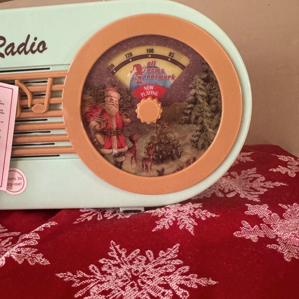 Mr. Christmas Retro Radio - Picture 4 of 6
